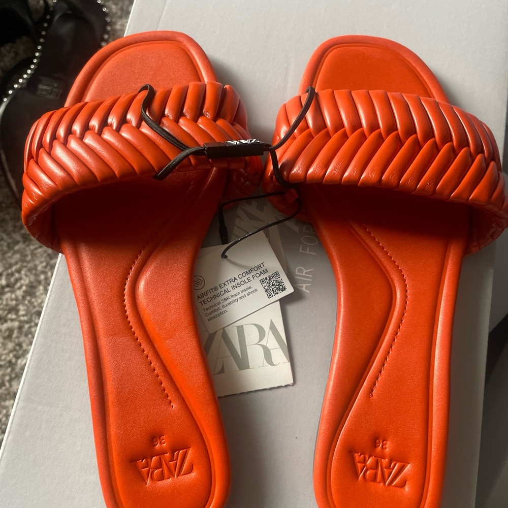 Zara Slides , Size US 6 W